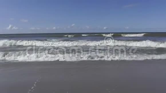 欧洲海滩上的海滨视频的预览图