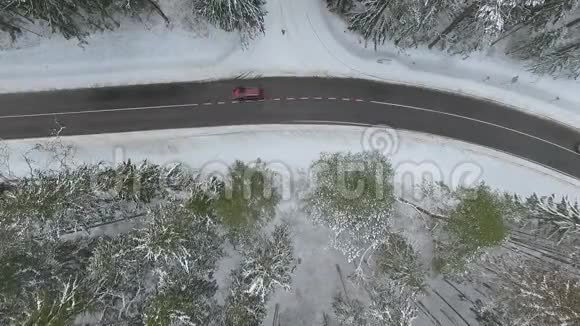 冬季白天开车上路视频的预览图