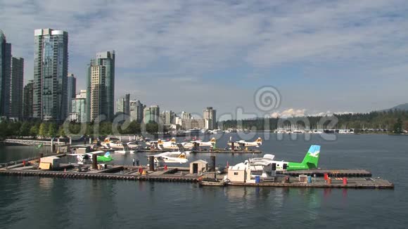 在温哥华港漂浮飞机视频的预览图