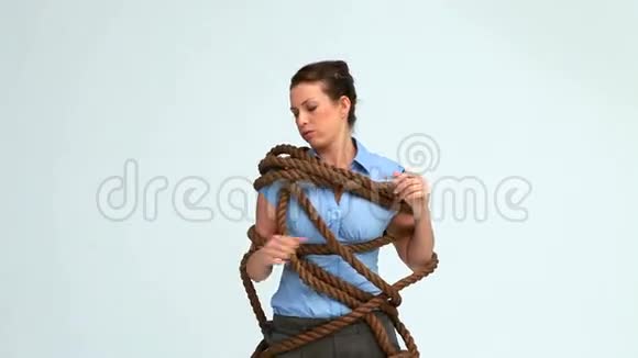 绑着绳子的女人视频的预览图