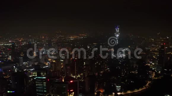 夜间吉隆坡城市天际线空中无人机景观视频的预览图