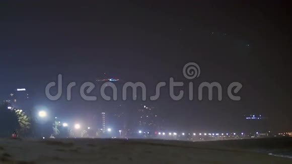 晚上海边长廊视频的预览图