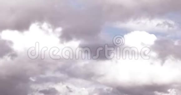 云在天空中掠过的时光视频的预览图