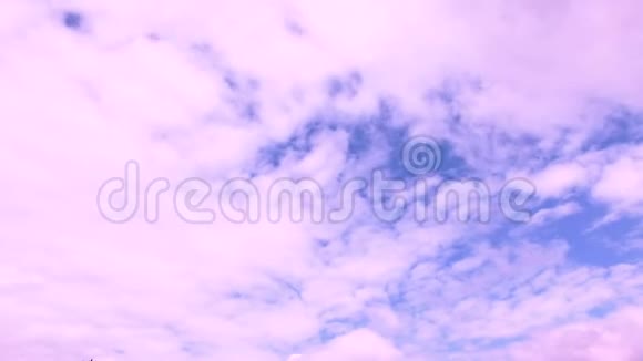 云在天空中掠过的时光视频的预览图