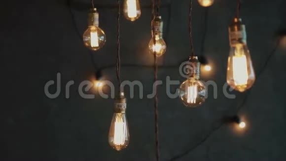 老式发光钨灯灯泡豪华照明复古装饰视频的预览图