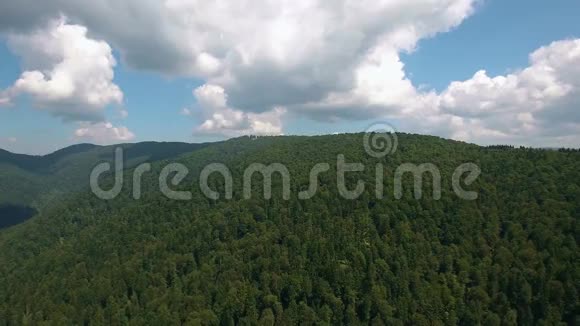 狭窄山谷和山脉的空中射击3视频的预览图