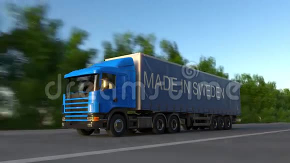 拖车上有瑞典制造的超速货运半挂车公路货物运输无缝环4K夹视频的预览图