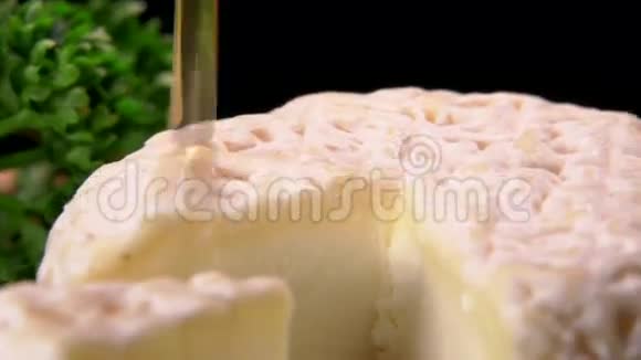 用蜂蜜浇的法国奶酪视频的预览图