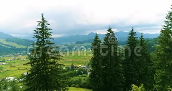 喀尔巴阡山鸟瞰天气日光视频的预览图