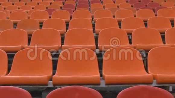 体育场的椅子视频的预览图