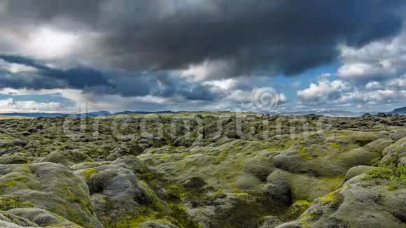 冰岛火山岩覆盖了火山岩视频的预览图