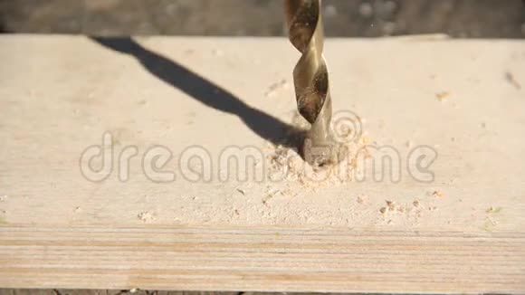 木工木工木工锯末螺丝刀行业木工视频的预览图