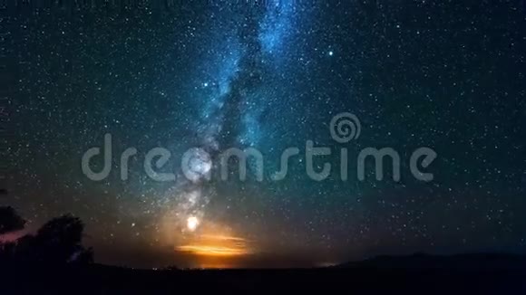 银河系在夜晚消失4时间推移2016年9月哈萨克斯坦阿拉木图和阿斯塔纳视频的预览图