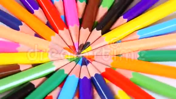 用铅笔做的五颜六色的圆圈视频的预览图