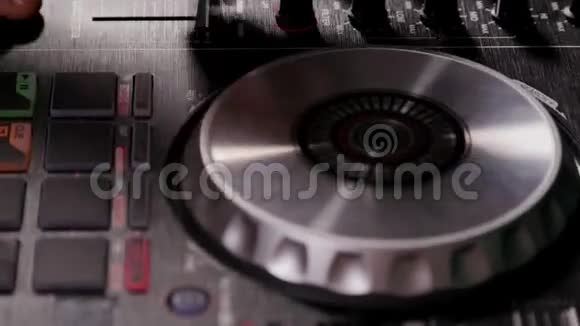DJ快速移动控制和旋转磁盘视频的预览图