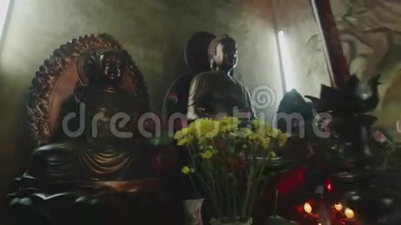 有花的佛教祭坛视频的预览图
