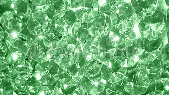 闪闪发光的绿色钻石晶体视频的预览图