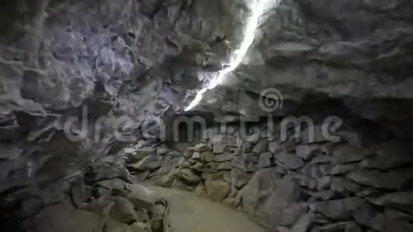 POVWER穿洞内严密隧道视频的预览图