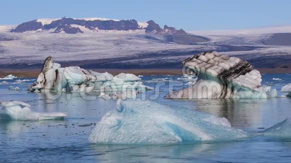 冰封漂浮在冰岛的Jokulsarlon湖视频的预览图