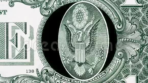 创意4k视差视频细节1美元钞票与旋转鹰特写一美元对宏观的看法视频的预览图