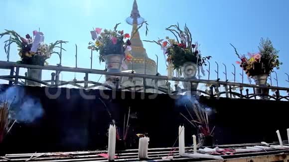 祭坛上的蜡烛Kyiktiyo塔缅甸视频的预览图