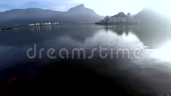 伊帕内马莱布隆和罗德里戈德弗雷塔斯泻湖视频的预览图