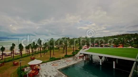 酒店近景海岸公园游泳池视频的预览图