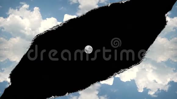 创意4k时间圈视频孔在天空与移动的云与撕裂的边缘就像在纸上视频的预览图