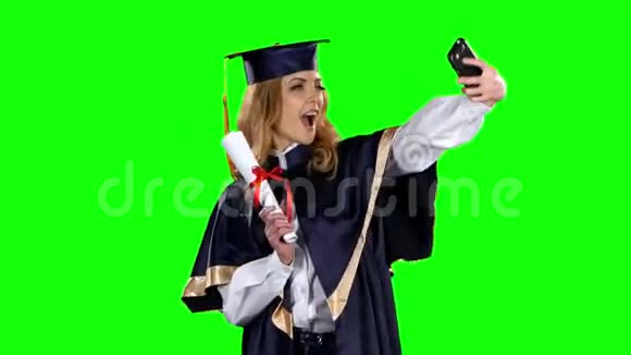 毕业证自拍绿色屏幕视频的预览图