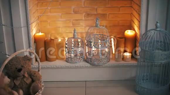 壁炉燃烧蜡烛新年视频的预览图