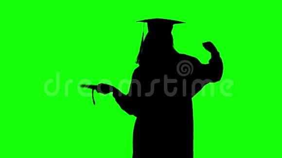毕业典礼后的舞蹈剪影绿色屏幕视频的预览图