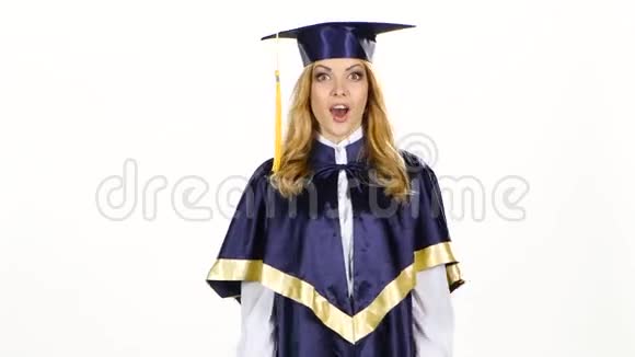 令人惊喜的毕业生惊喜白色的视频的预览图