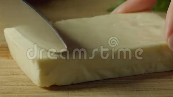 奶酪食物来煮和吃视频的预览图