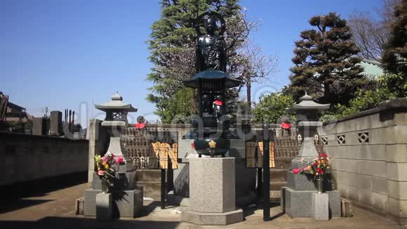 东京艾兹宁广场的石像视频的预览图