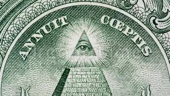 创意4k视频的细节1美元钞票宏观特写与金字塔和效果发光梅森眼视频的预览图