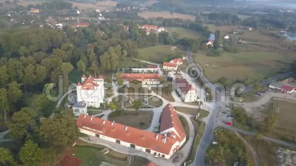 波兰沃亚诺西欧中世纪宫的鸟瞰图视频的预览图