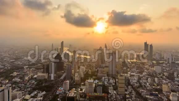 日落时分城市的高景视频的预览图