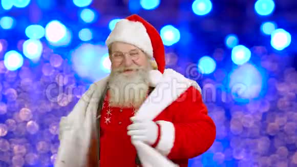 圣诞老人在灯光背景下跳舞视频的预览图