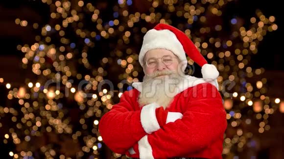 快乐圣诞老人竖起大拇指视频的预览图