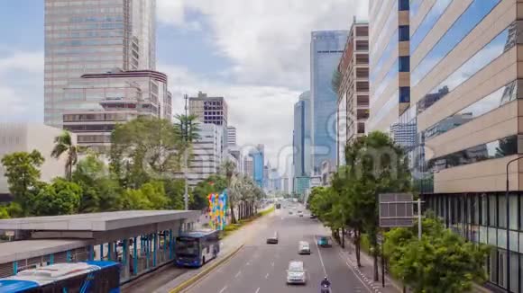 雅加达市的日间道路交通印度尼西亚视频的预览图