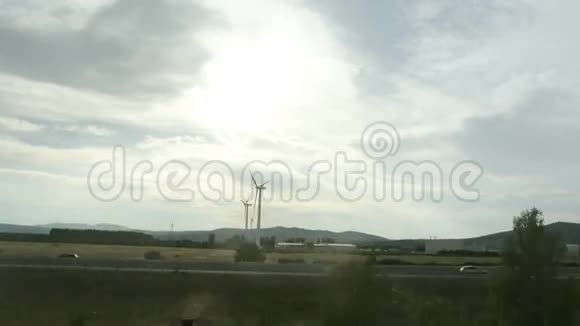 法国的风力涡轮机视频的预览图