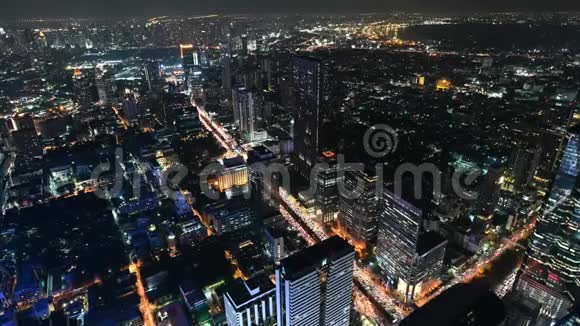 4K夜间鸟瞰曼谷交通的时间间隔视频的预览图