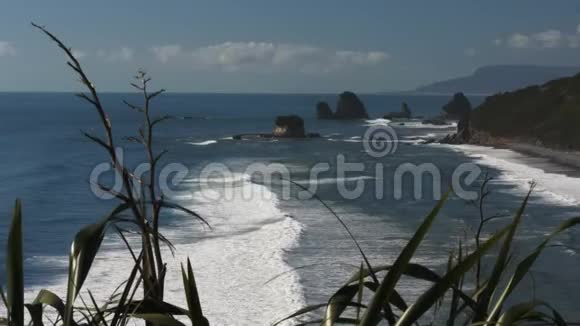 新西兰西海岸冲浪视频的预览图