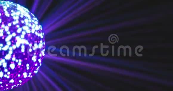霓虹灯蓝色背景与旋转闪闪发光的迪斯科球和激光光线无缝回路4k视频的预览图