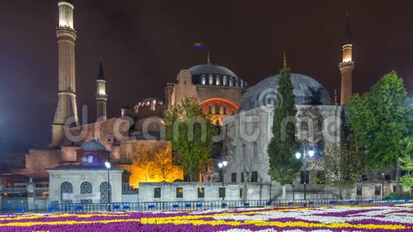 照亮圣索菲亚时代伊斯坦布尔古老的正统寺庙在黄昏照明视频的预览图