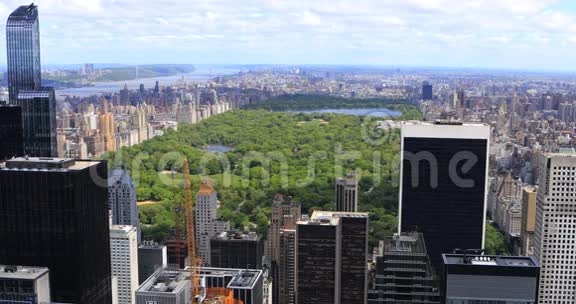 4K超高清曼哈顿中城地区和中央公园的鸟瞰图视频的预览图