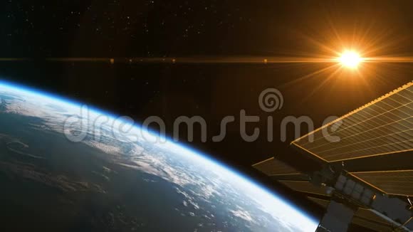 太阳背景下国际空间站的飞行视频的预览图