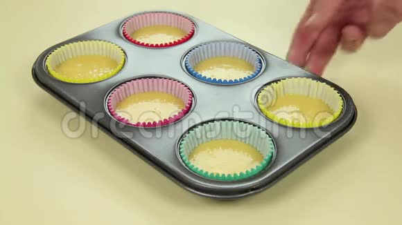 烘焙杯蛋糕4视频的预览图