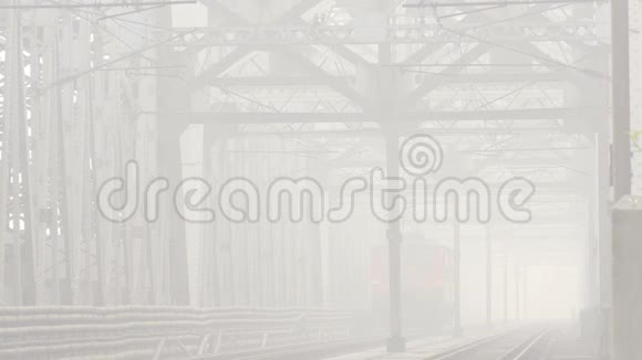 火车桥雾印度4k视频的预览图