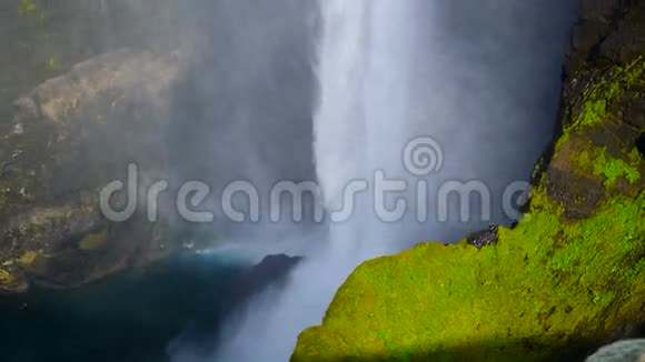 瀑布海福斯冰岛视频的预览图